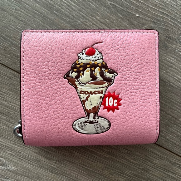 NWT Coach Pink Sundae Wallet and Hand Purse from their Boardwalk Collection - Picture 2 of 10